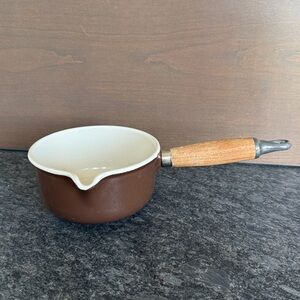 Le Creuset vintage brown pot size 14